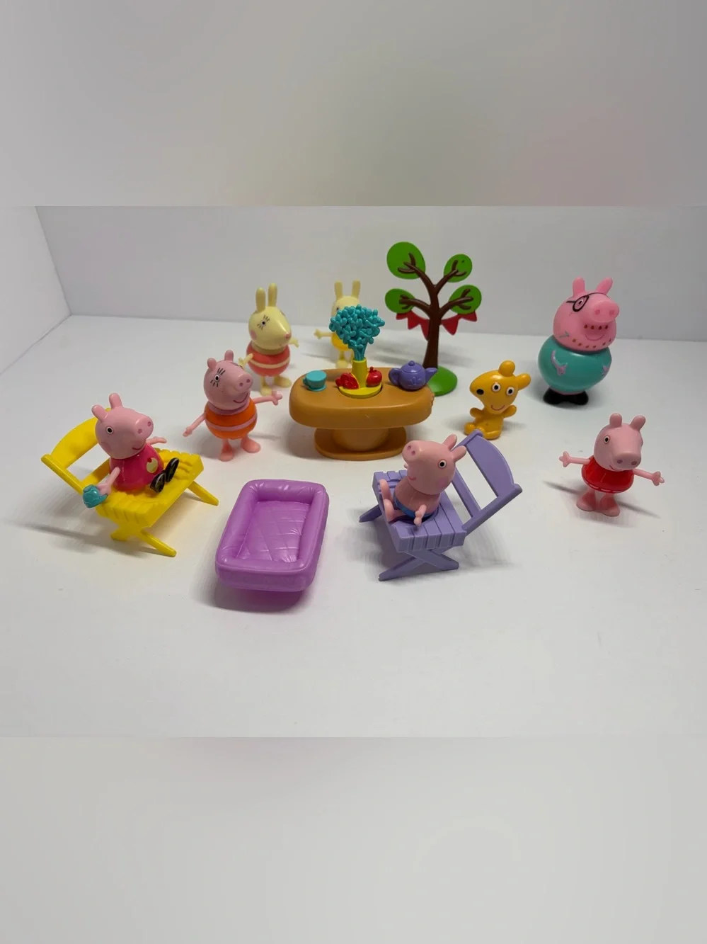 Peppa Pig Colorful Playset with Purple Chair, Pink Tub & Yellow Table